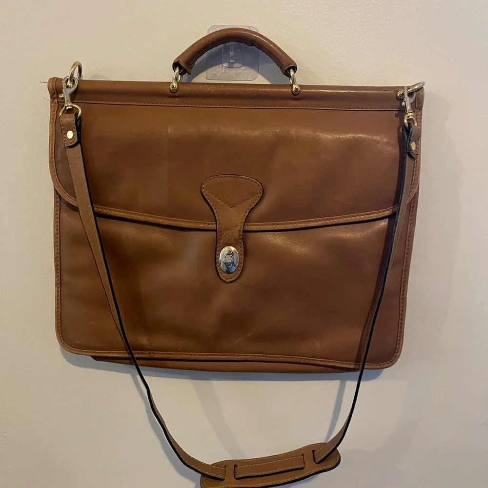 Classic Tan Leather Unisex Leather Messenger Bag